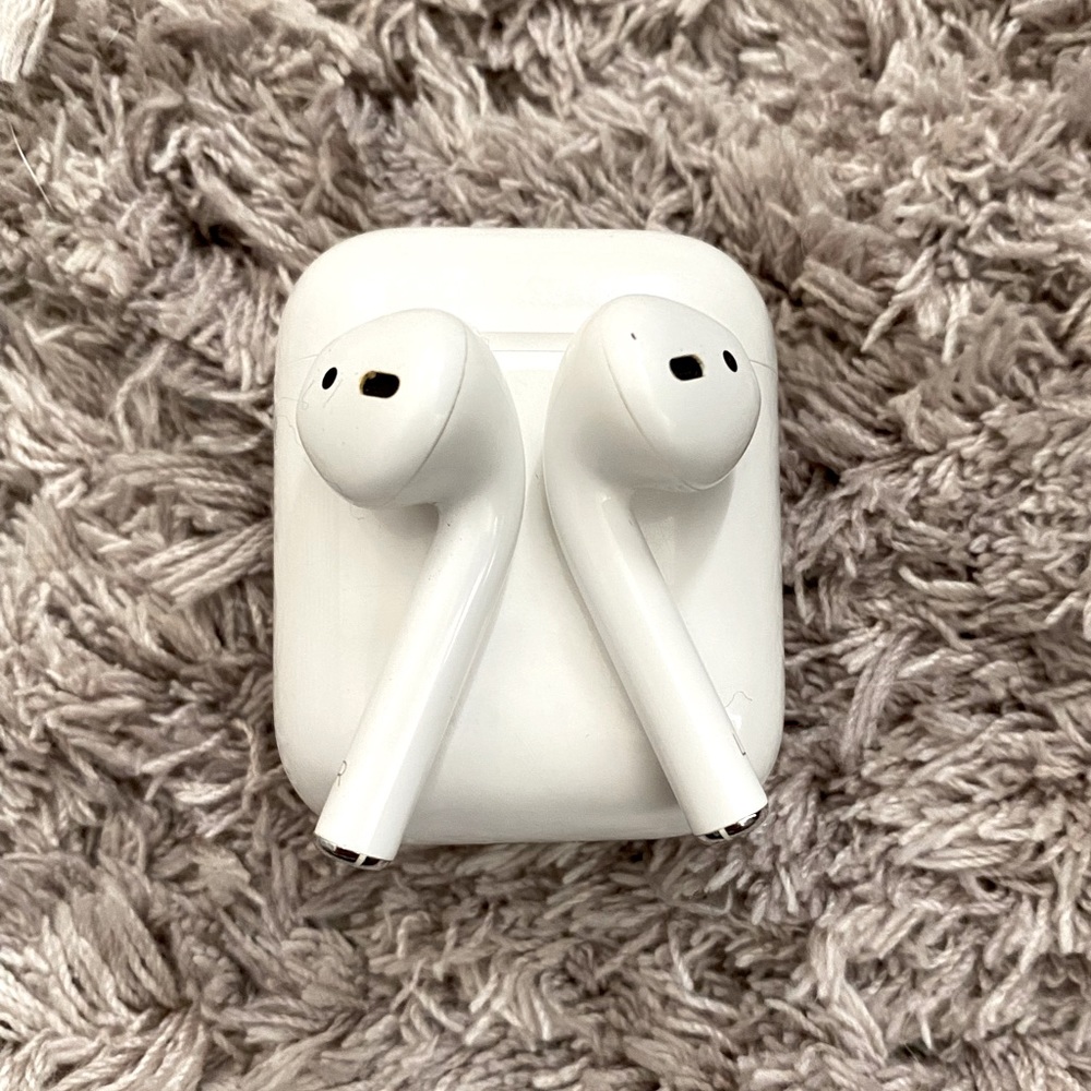 Apple AirPods (1st Generation)
